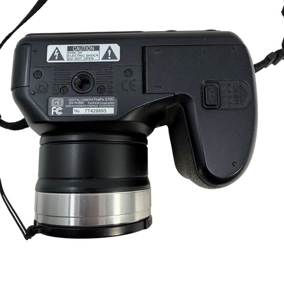 Fujifilm FinePix S700 Digital Camera 7.1 MP 10x Optical Zoom Fujinon Lens Black - Picture 6 of 7
